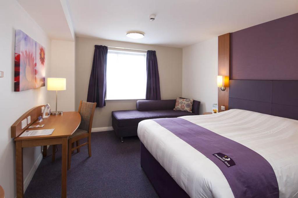 Premier Inn 金斯兰利 客房 照片