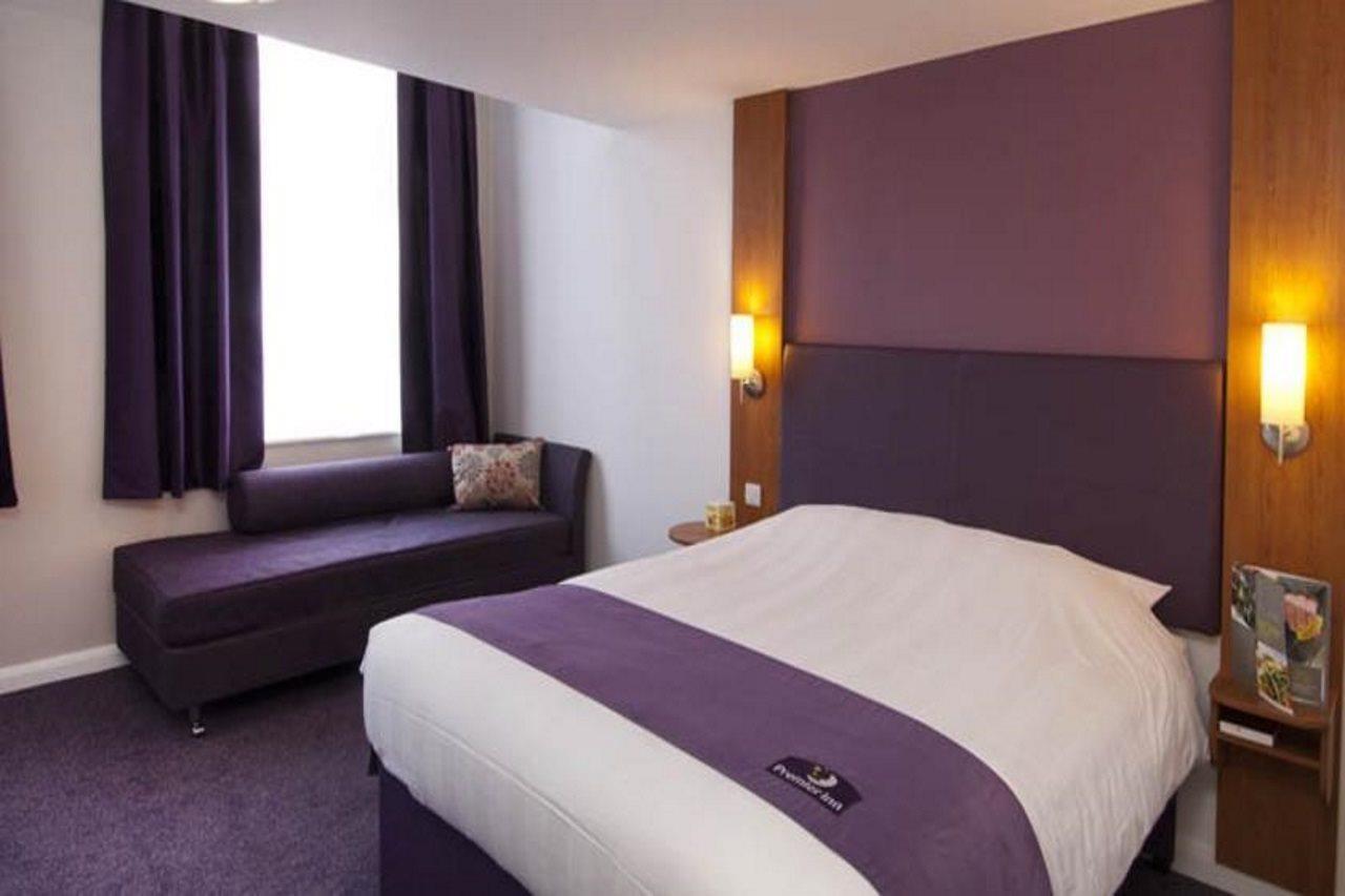 Premier Inn 金斯兰利 外观 照片