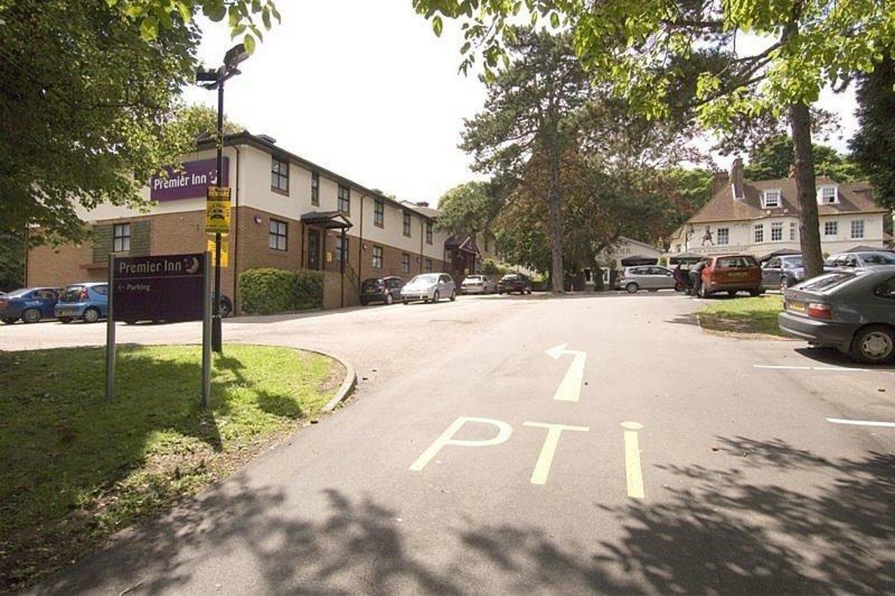 Premier Inn 金斯兰利 外观 照片